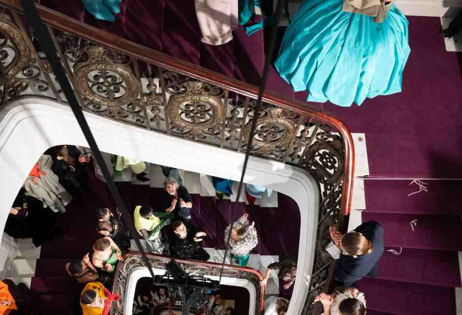 &nbsp;Vertigo. Mercoled&igrave; 24 gennaio, maison Valentino fa sfilare la collezione couture estate 2024 nel &ldquo;salon&rdquo; di Place Vend&circ;ome.