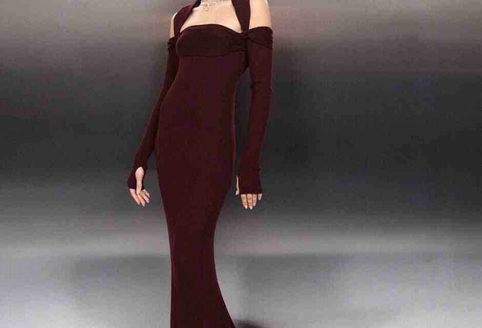 <span style="font-family: Arial, Verdana, sans-serif; font-size: 12px;">Non sentivamo parlare, tantomeno citare, &ldquo;nuove linee&rdquo;. L&rsquo;ha fatto Kim Jones, direttore artistico di Fendi donna (e couture), nella sfilata del 25 gennaio al Palais Brogniart.</span><div><span style="font-family: Arial, Verdana, sans-serif; font-size: 12px;"><br /></span></div>