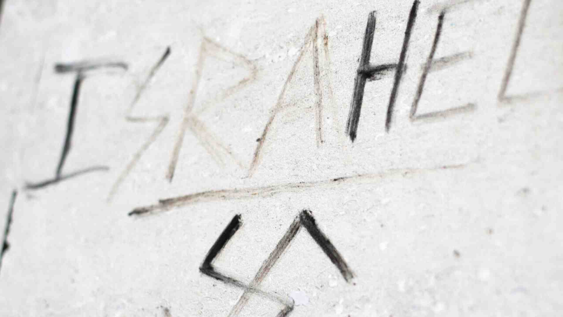 Immagine di Alain Finkielkraut demolisce il nuovo antisemitismo: "È immacolato, umanitario e antirazzista”