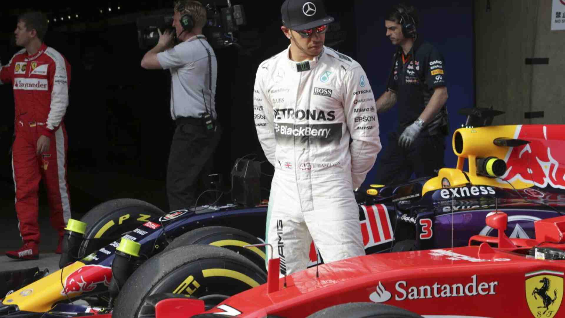 Immagine di Hamilton alla Ferrari: storia di un matrimonio annunciato
