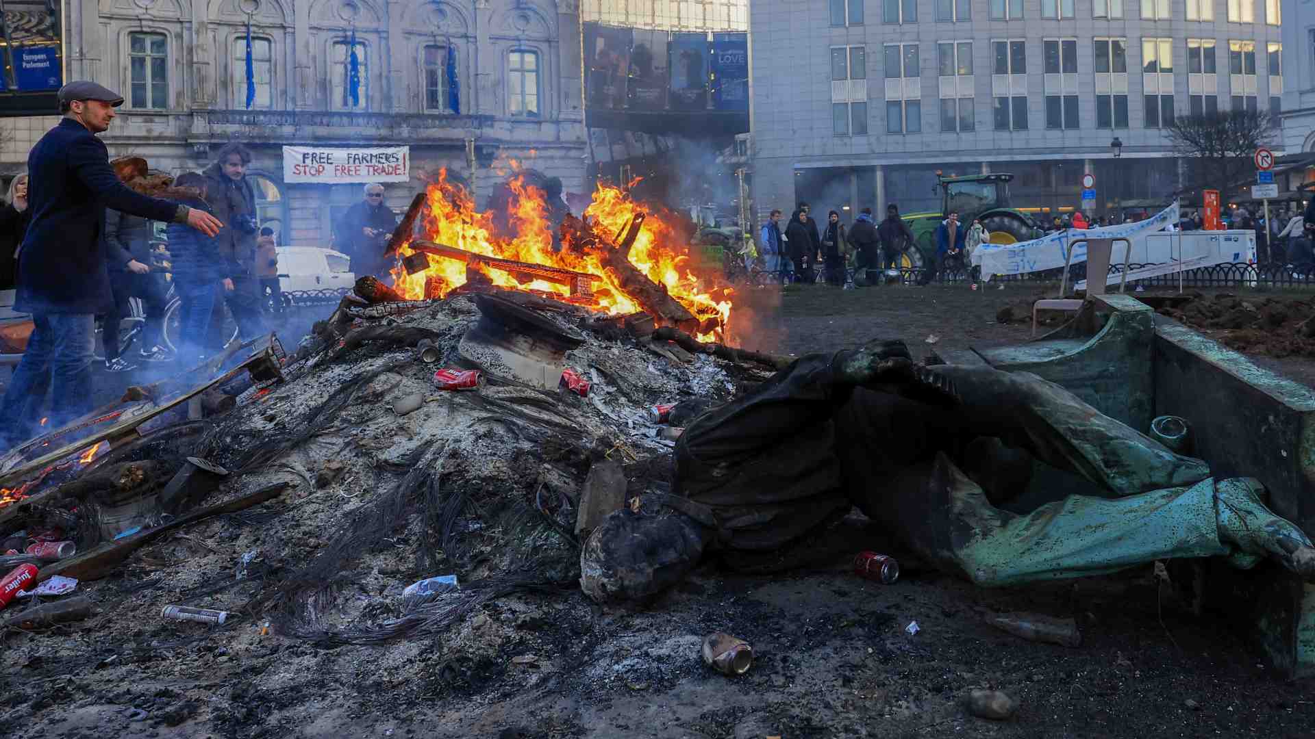 Immagine di Agrovandali ed Ecovandali, la doppia morale del governo Meloni