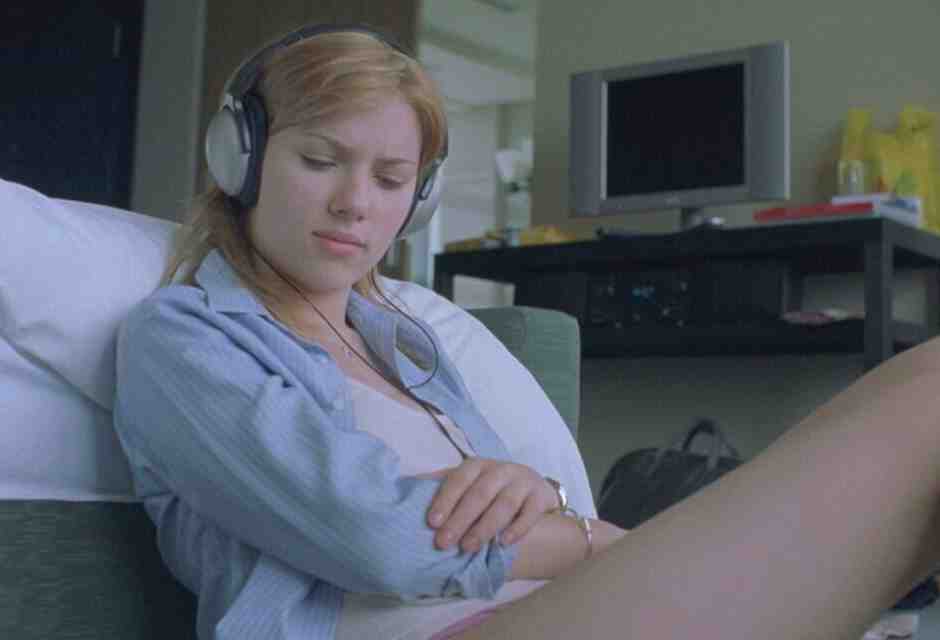 Scarlett Johansson in una scena di "Lost in Translation", film del 2003 diretto da Sofia Coppola&nbsp;<br />