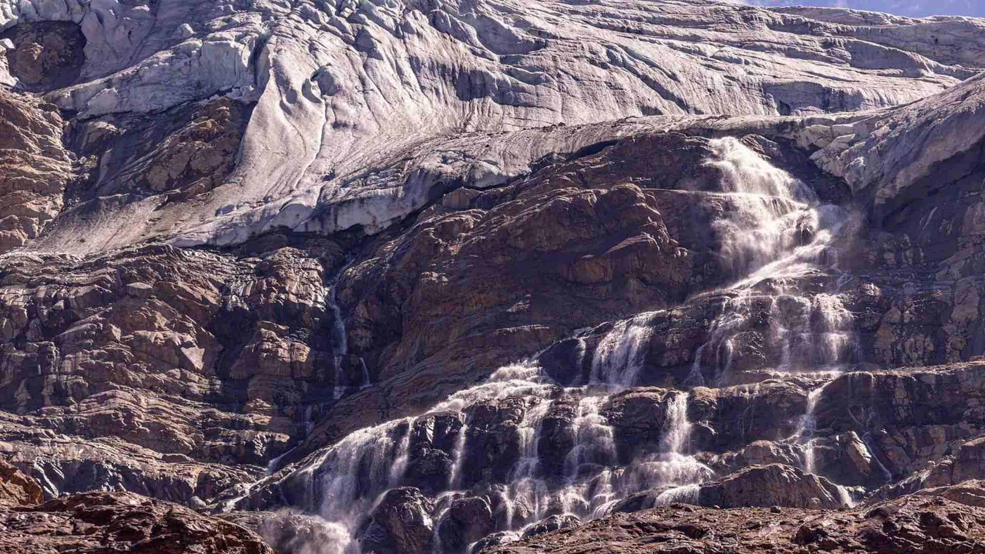 Immagine di Valtellina a rotta di collo. Alberghi pieni, ma senza i Giochi olimpici