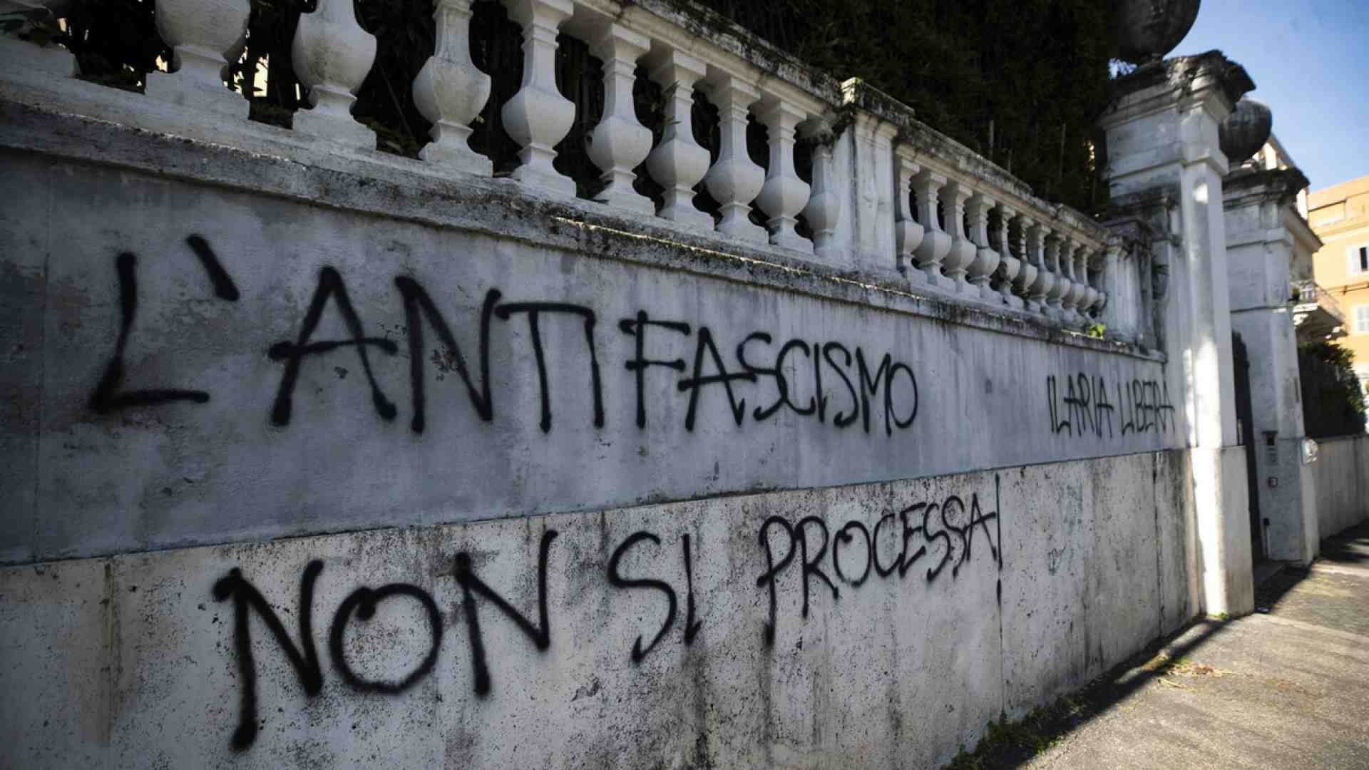 Immagine di Perché è giusto occuparsi delle cattive maestre con la spranga rossa