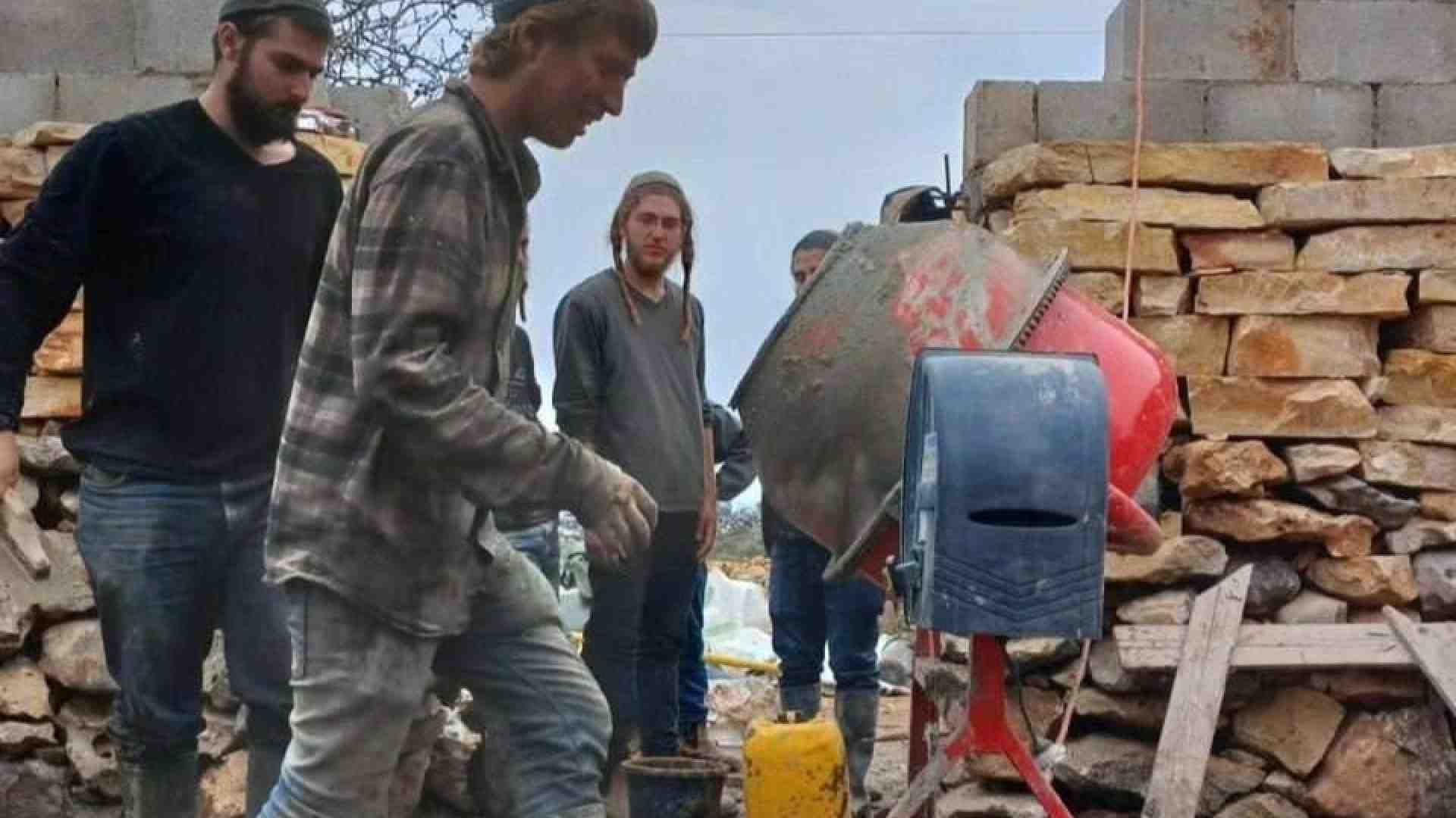 Immagine di Cemento e mitra. Così nasce una colonia e muore il sogno dei 2 Stati