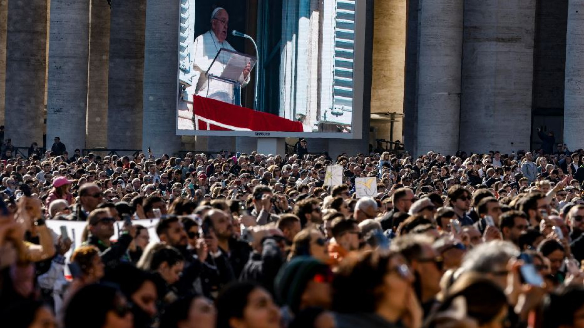 Immagine di Francesco: no a visioni ideologiche. Ogni vita ha un valore immenso