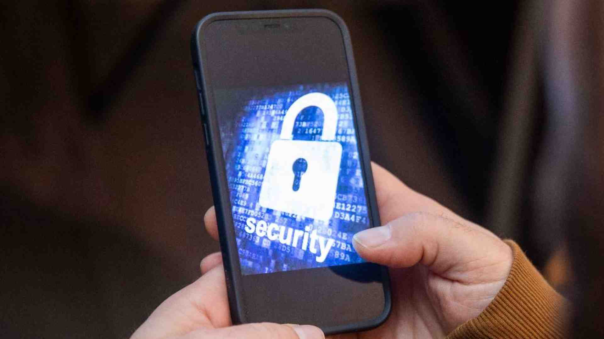 Immagine di Sempre più piccoli sui social, in aumento le dipendenze da internet