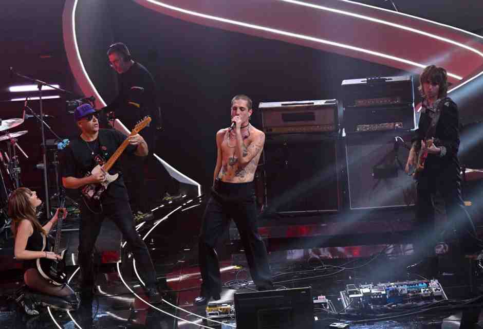 I Maneskin sul palco dell'Ariston al Festival di Sanremo 2023 (foto Ansa)