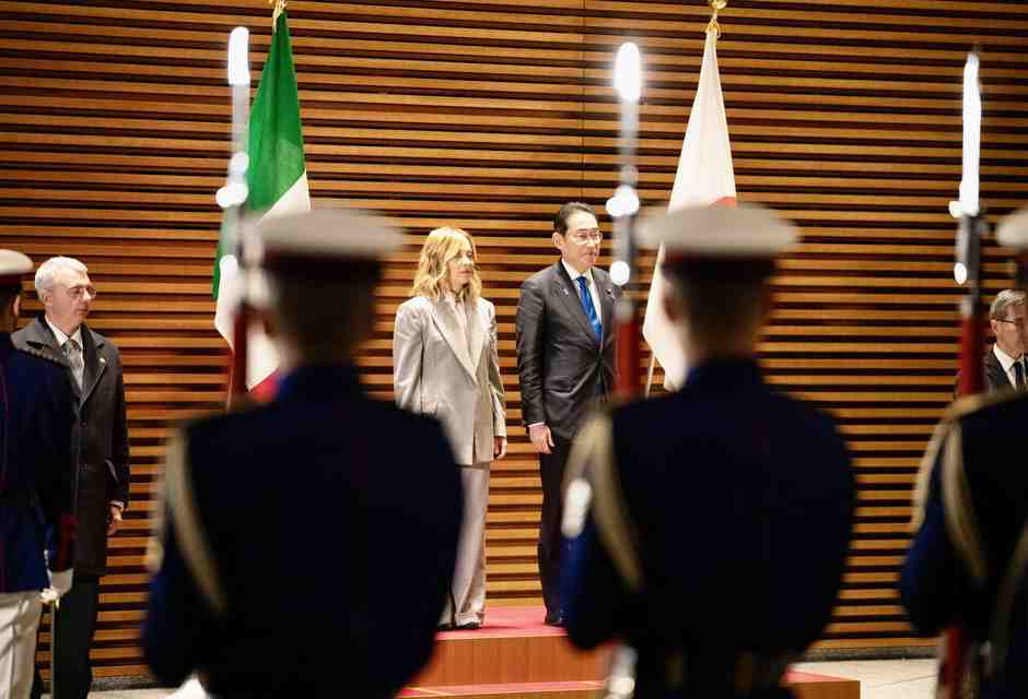 Meloni vola a Tokyo e inaugura il G7. I guai del partner Kishida