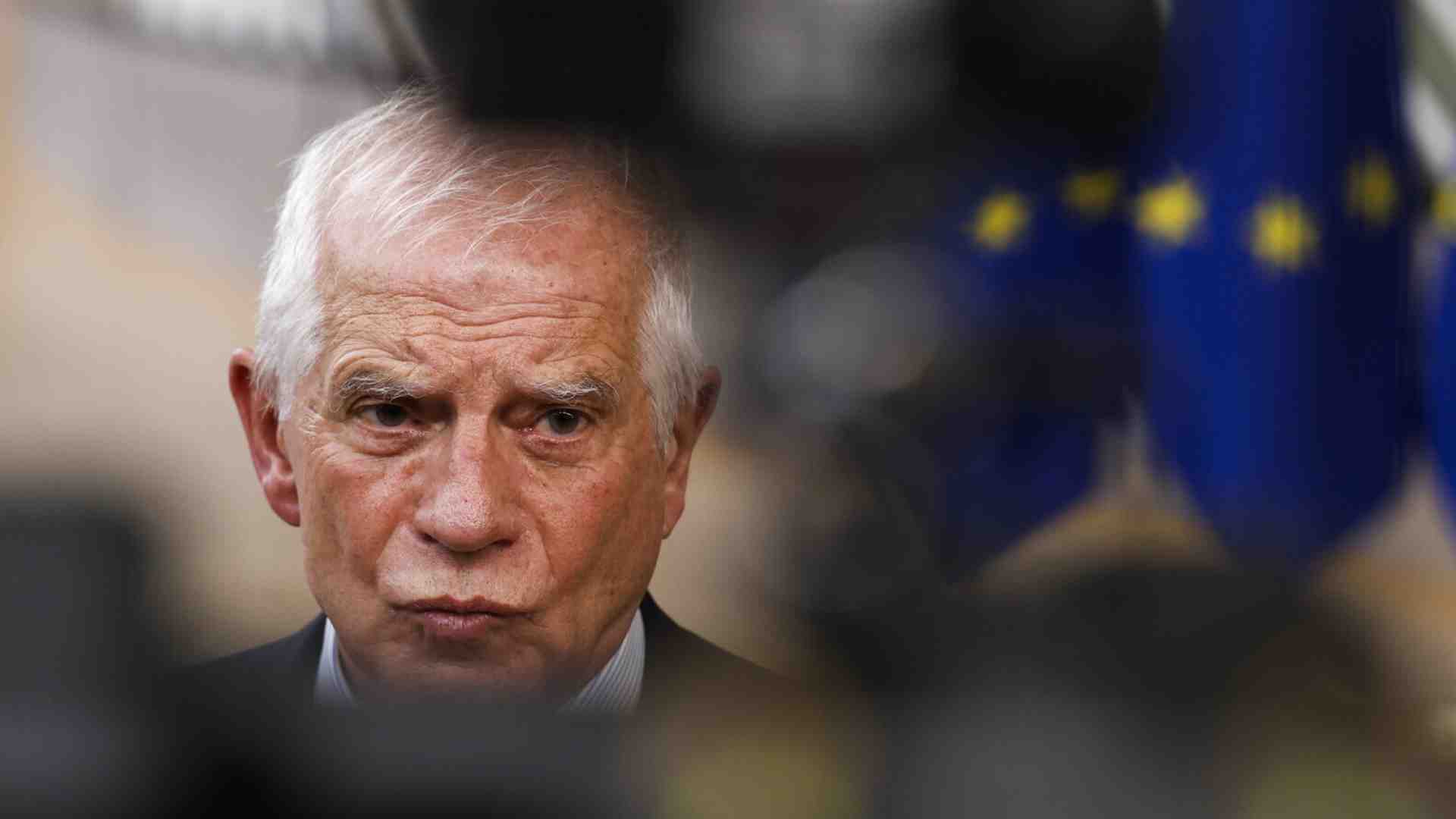 Immagine di Borrell chiede ai governi Ue di stoppare le esportazioni di munizioni ai paesi terzi per dirottarle a Kyiv
