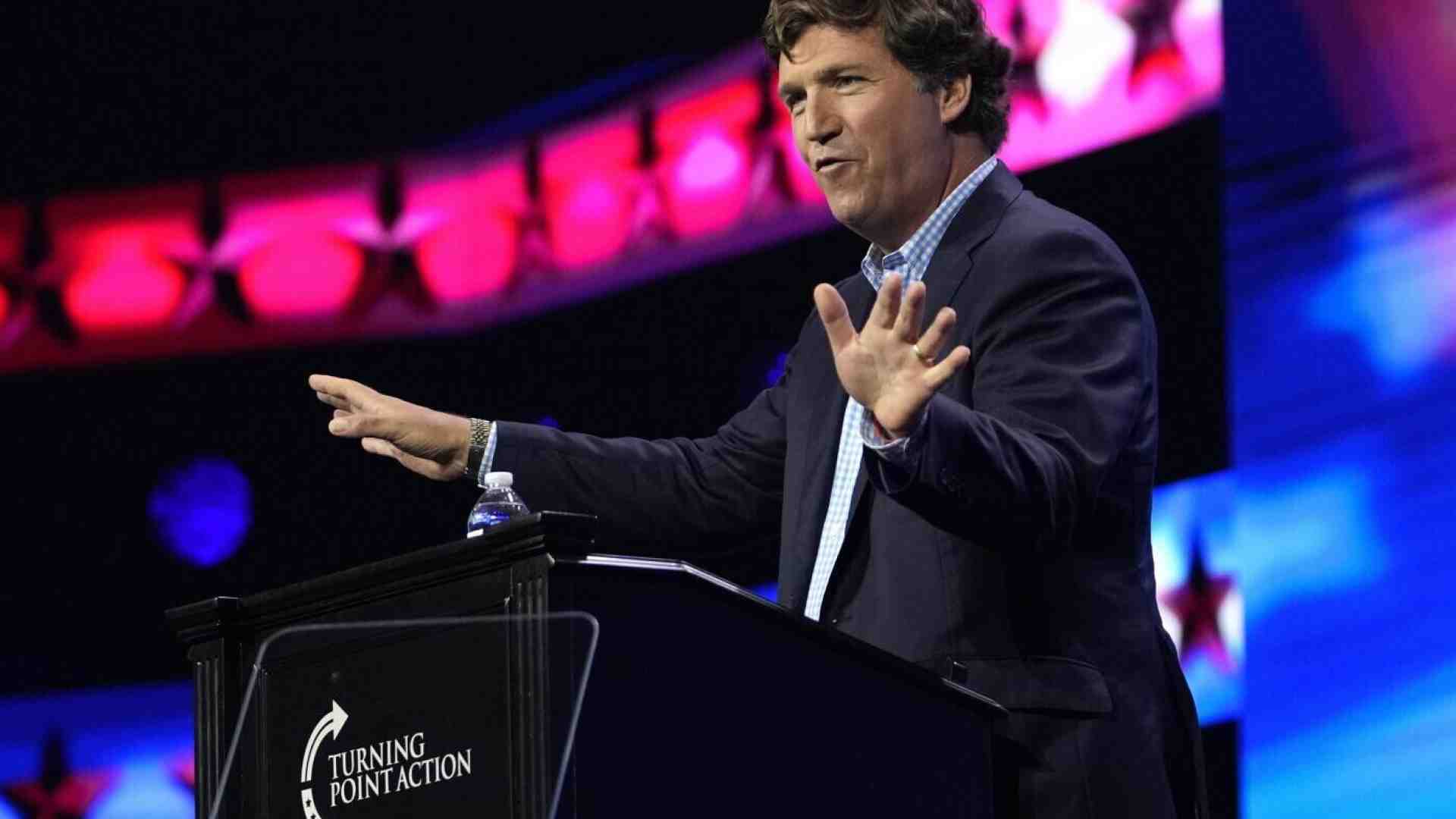 Immagine di Cosa rende Carlson tanto riconoscibile per i russi? Accendete la tv