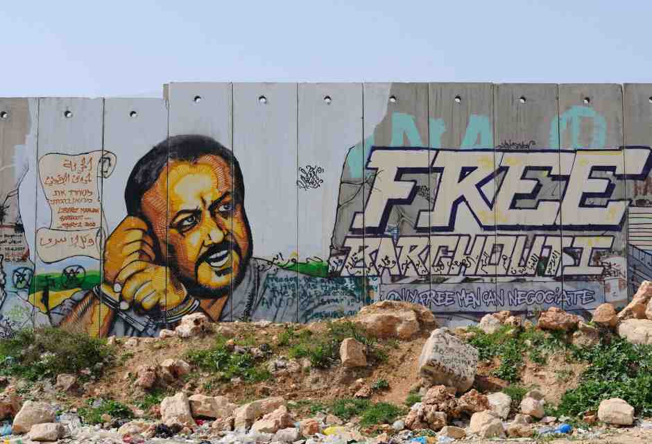 Murale dedicato a Marwan Barghouti sul muro del checkpoint di Qalandia - GettyImages&nbsp;