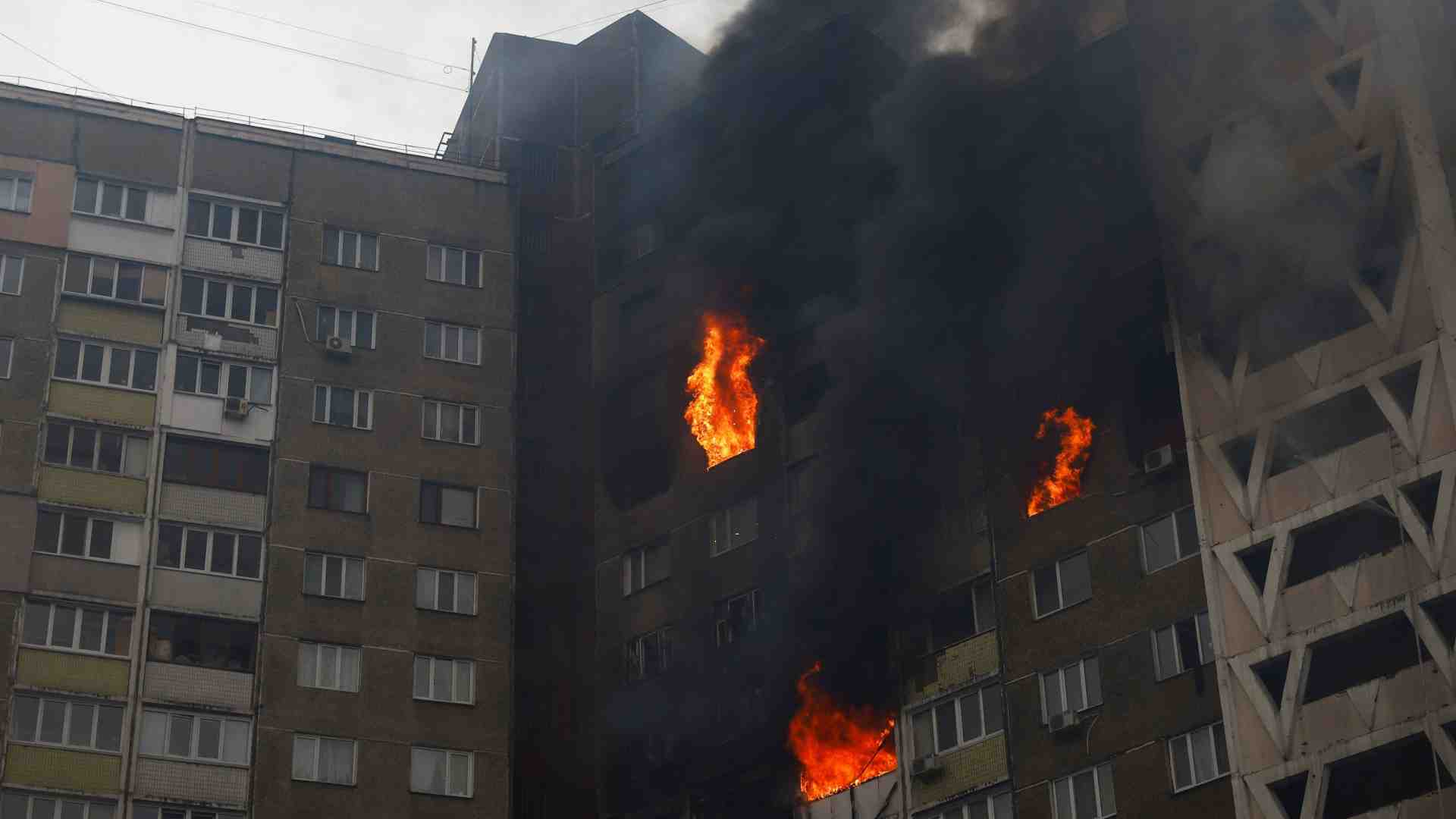 Immagine di Pioggia di missili russi sull'Ucraina, uno anche sulla Polonia: tre civili morti