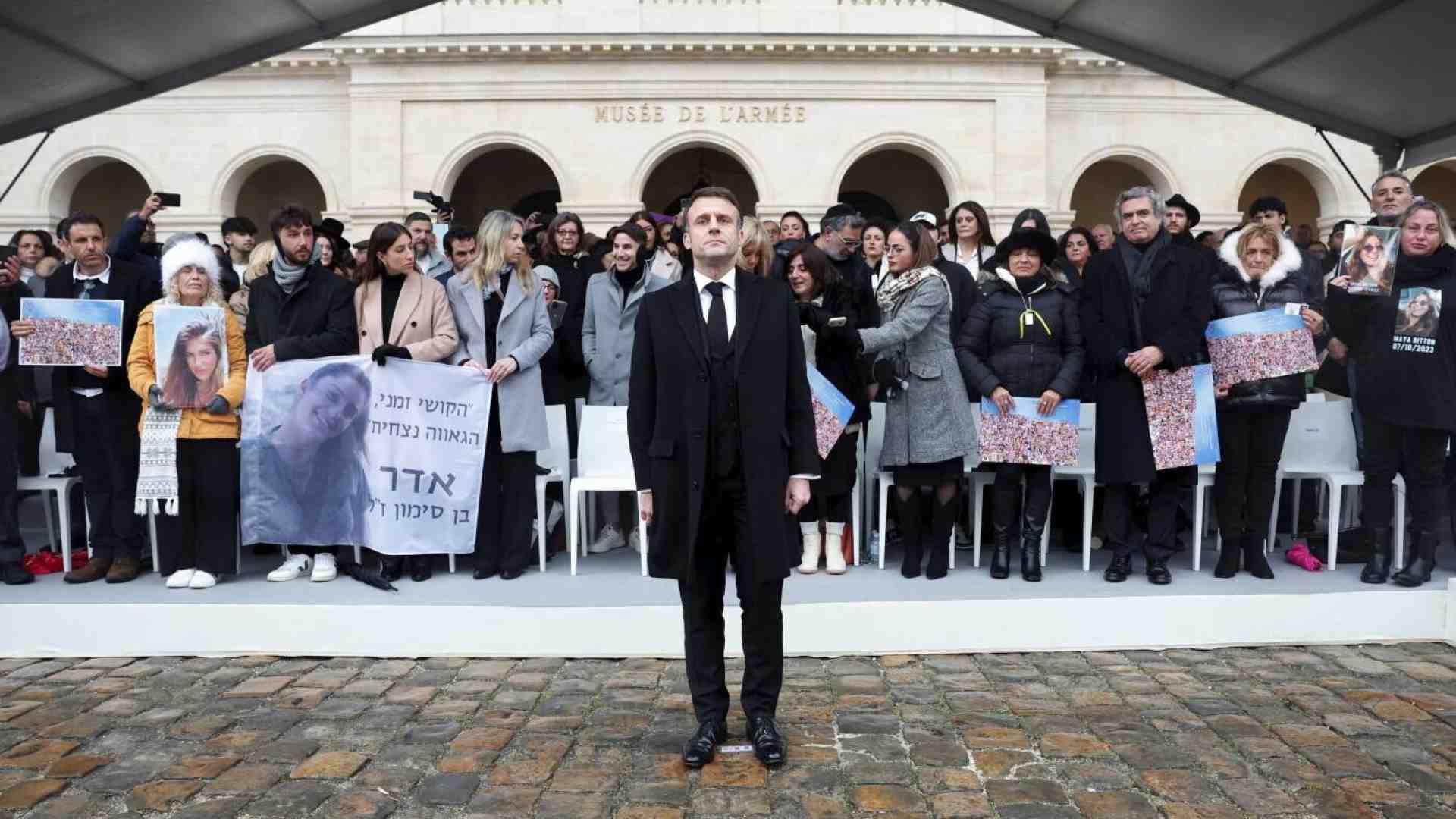 Immagine di Il tributo di Macron alle vittime del 7 ottobre, "il più grande massacro antisemita del nostro secolo"