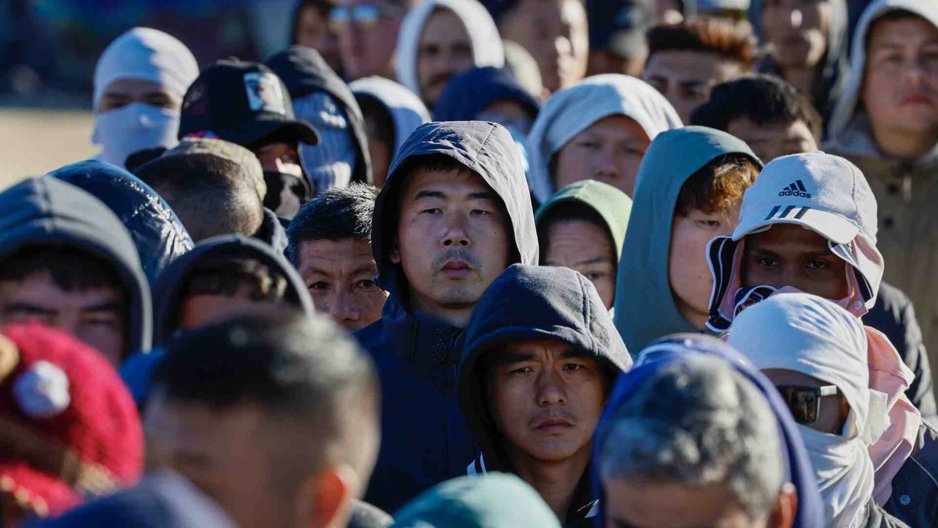 Immagine di Sempre più cinesi passano il confine con l'America illegalmente. Motivi e complotti