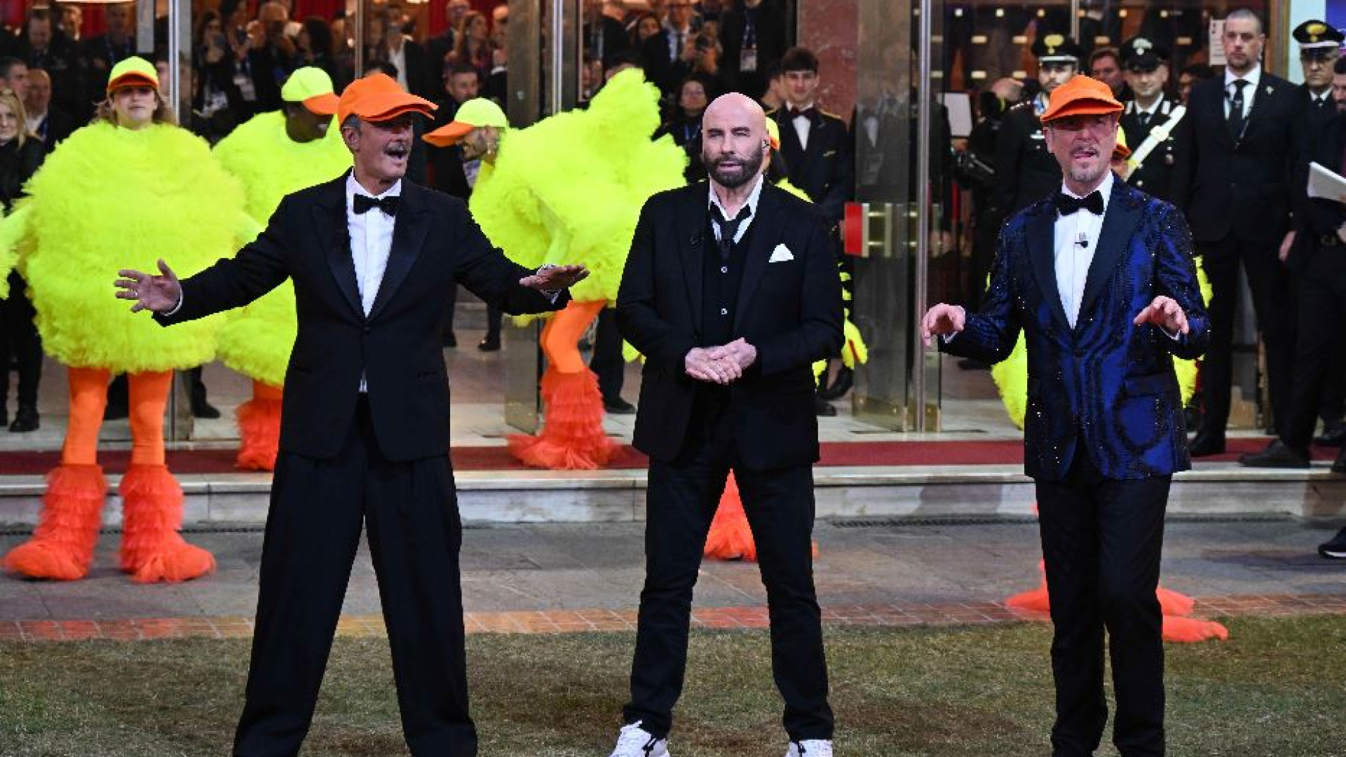 Immagine di Pubblicità occulta e tranelli sul palco. Travolta ha fatto le scarpe a Sanremo