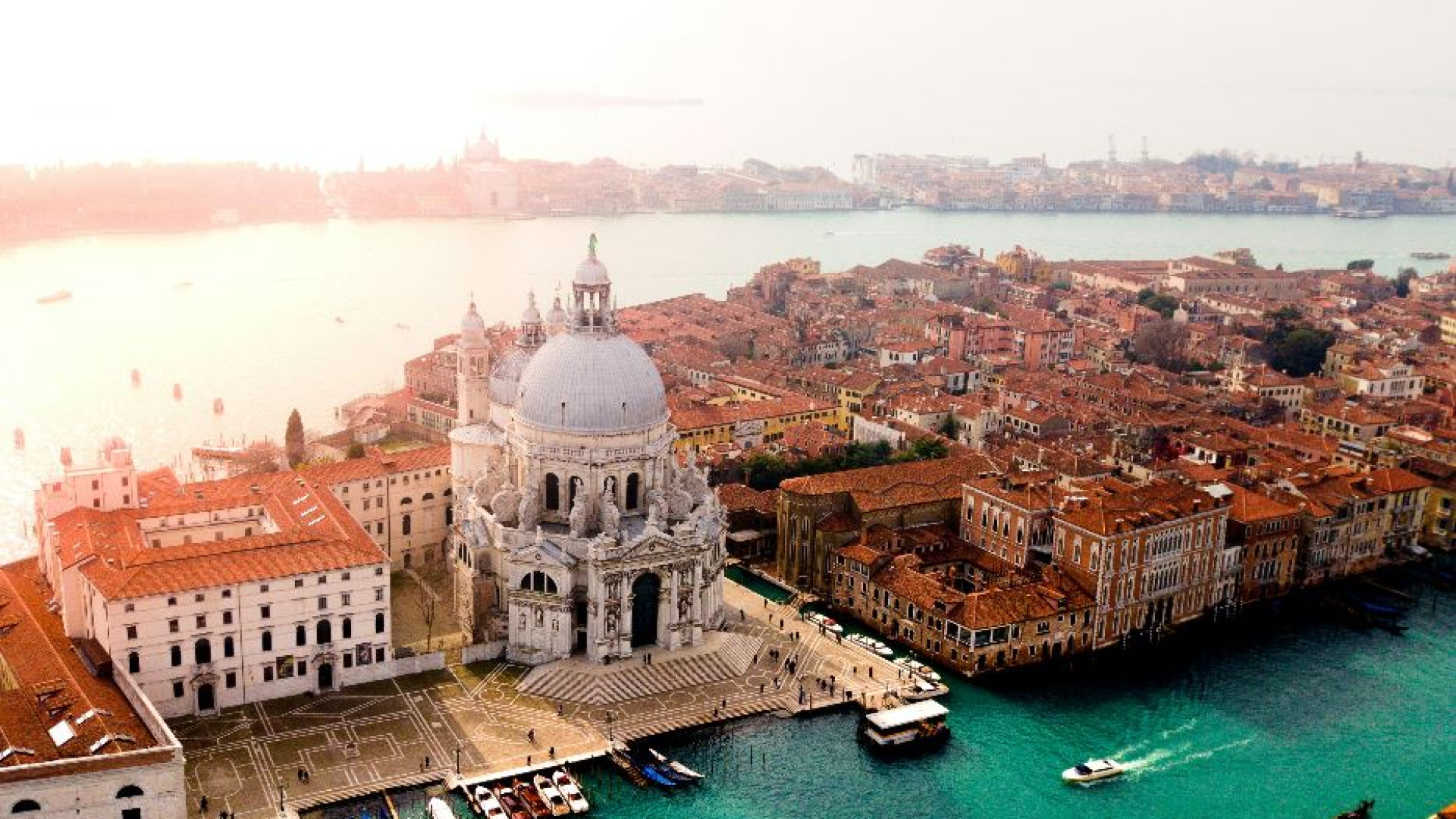 Immagine di Biennale: il Padiglione del Vaticano con Maurizio Cattelan e Claire Fontaine