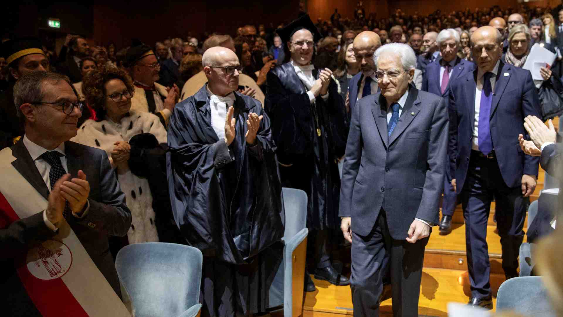 Immagine di Mattarella: l'umanità ha sfide comuni ma perde tempo a distruggersi