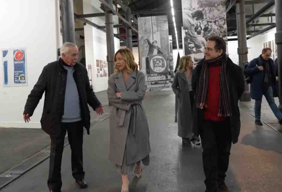 Meloni visita la mostra su Berlinguer: "L'unica soluzione ai problemi è la politica"