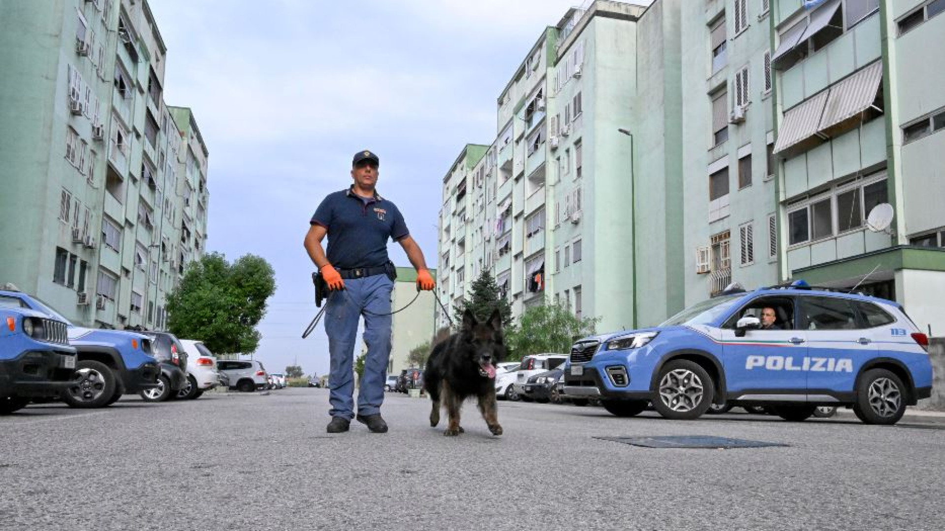 Immagine di Se le case popolari vengono assegnate dalla camorra e dalle mafie