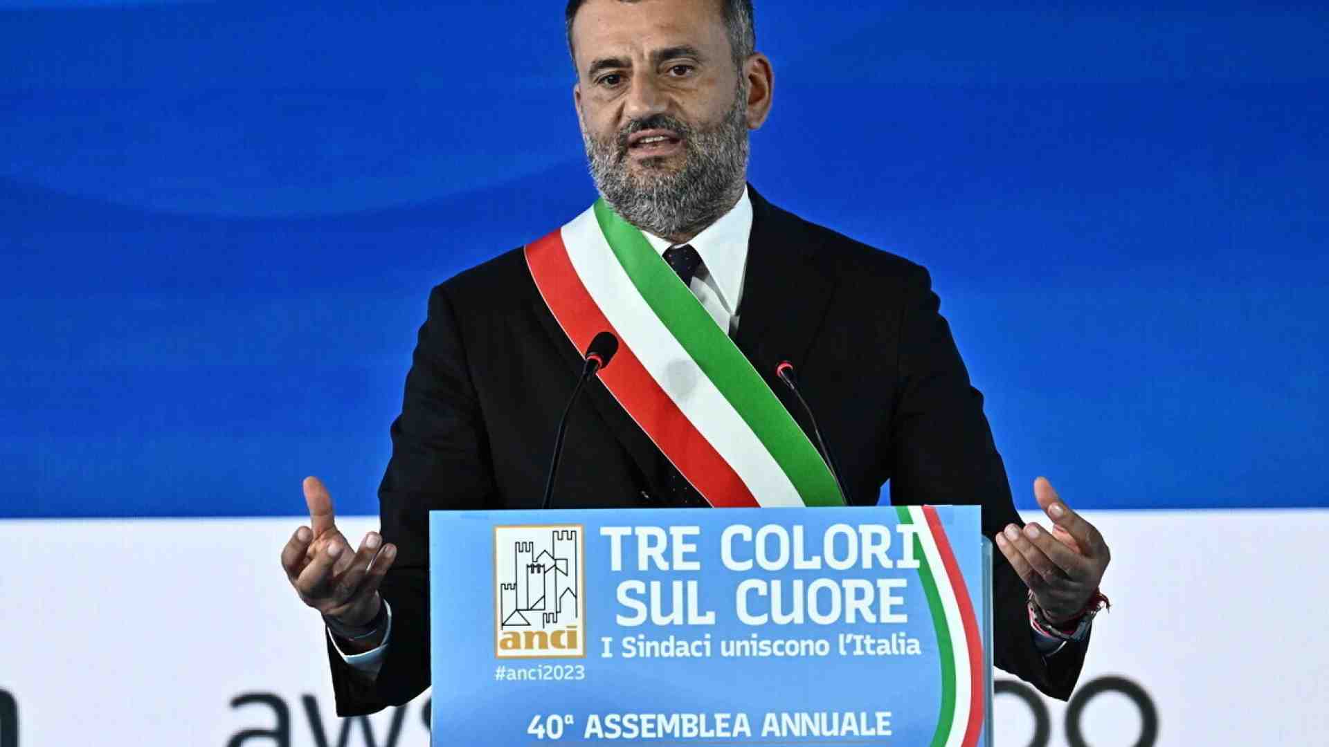 Immagine di Decaro sogna Strasburgo, ma ha un problema con il Bari calcio