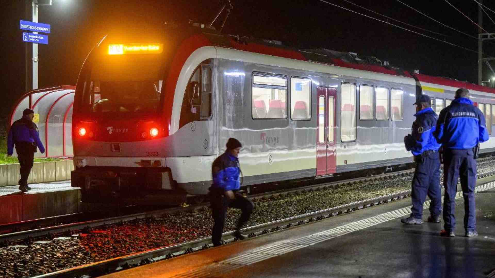 Immagine di Richiedente asilo prende in ostaggio 15 su un treno. Ucciso