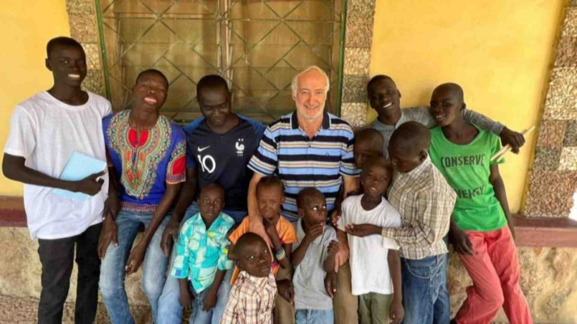Immagine di I giovani del Camerun hanno un padre italiano: «Diamo loro un futuro»