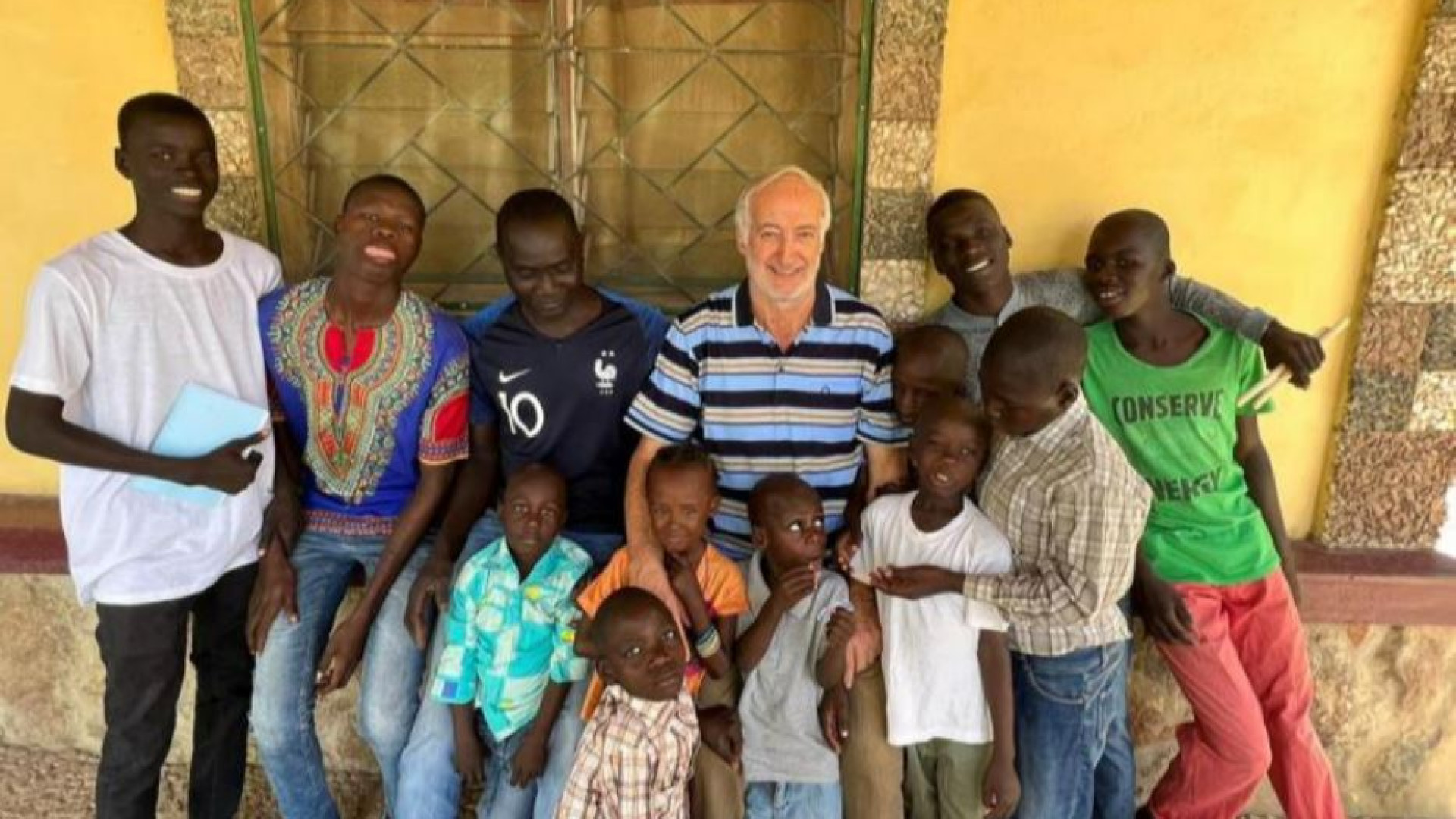 Immagine di I giovani del Camerun hanno un padre italiano: «Diamo loro un futuro»