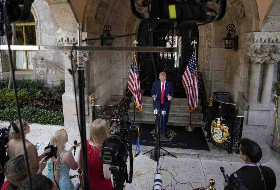 Com’è che ci piace accanirci su Biden e siamo così smemorati sui danni e le bugie di Trump