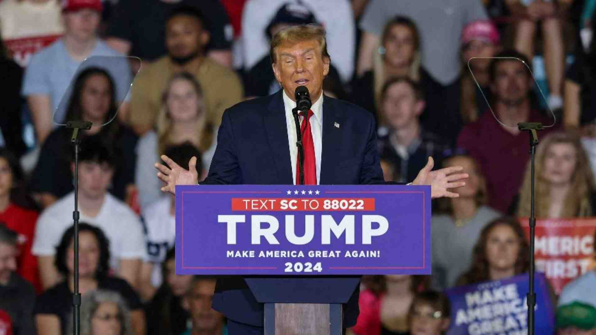 Immagine di Trump versus Nato. Biden: «Una luce verde a Putin per nuove guerre»
