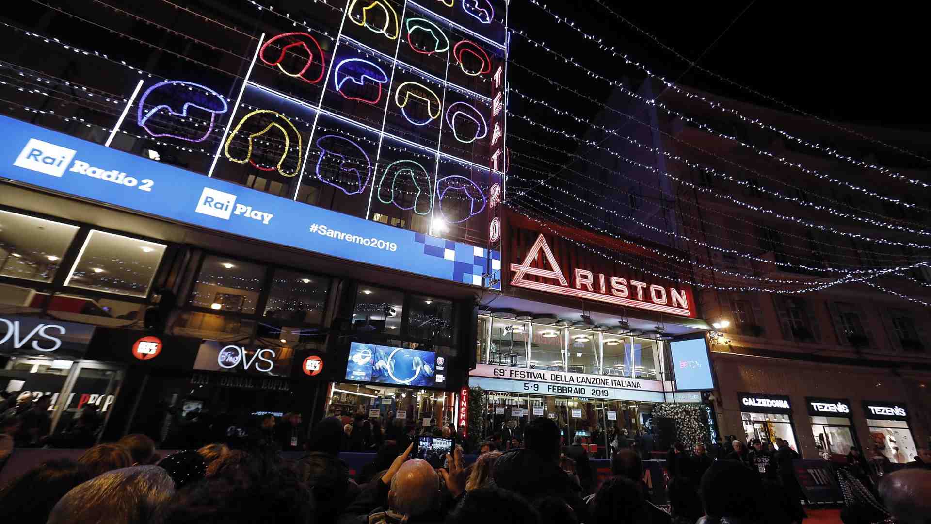 Immagine di Fuori dall'Ariston c'è il nulla a Sanremo. Spostare il Festival altrove? Si può