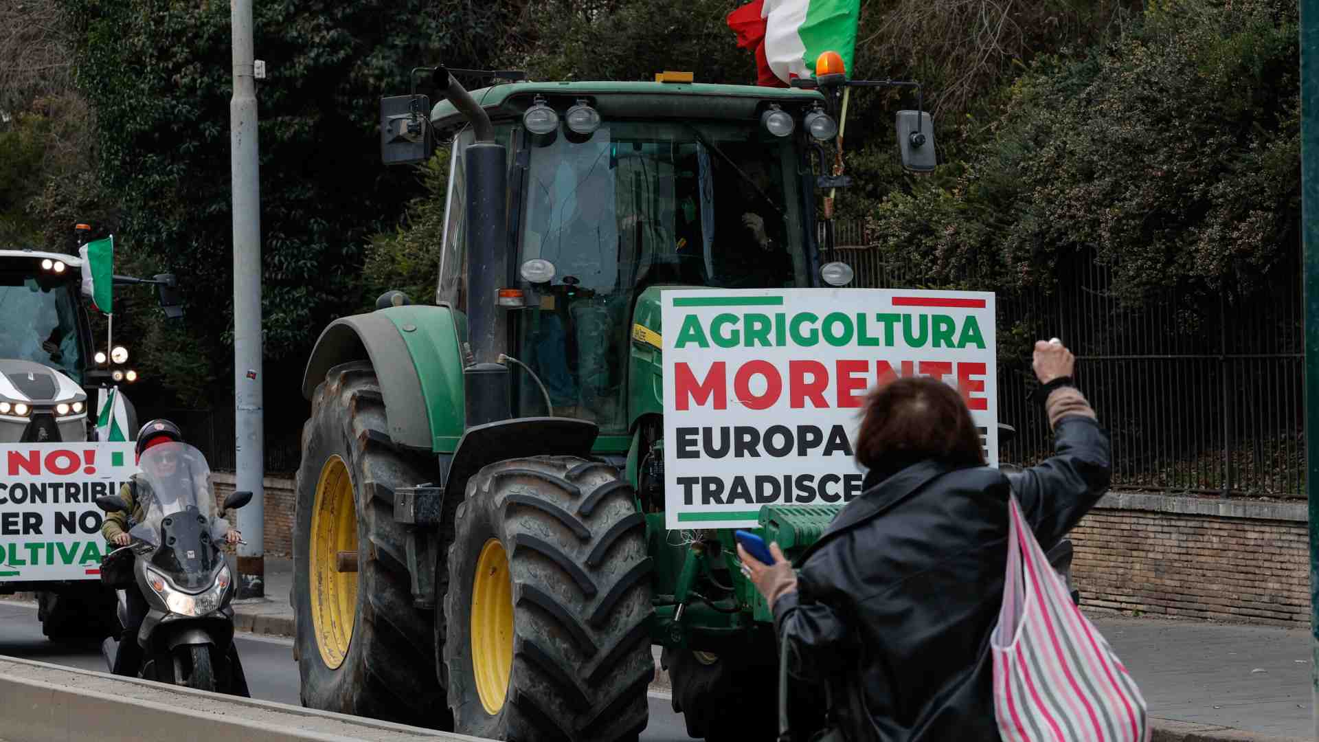 Immagine di Gli agricoltori da Lollobrigida: "Incontro positivo". Tajani: "No a false promesse"