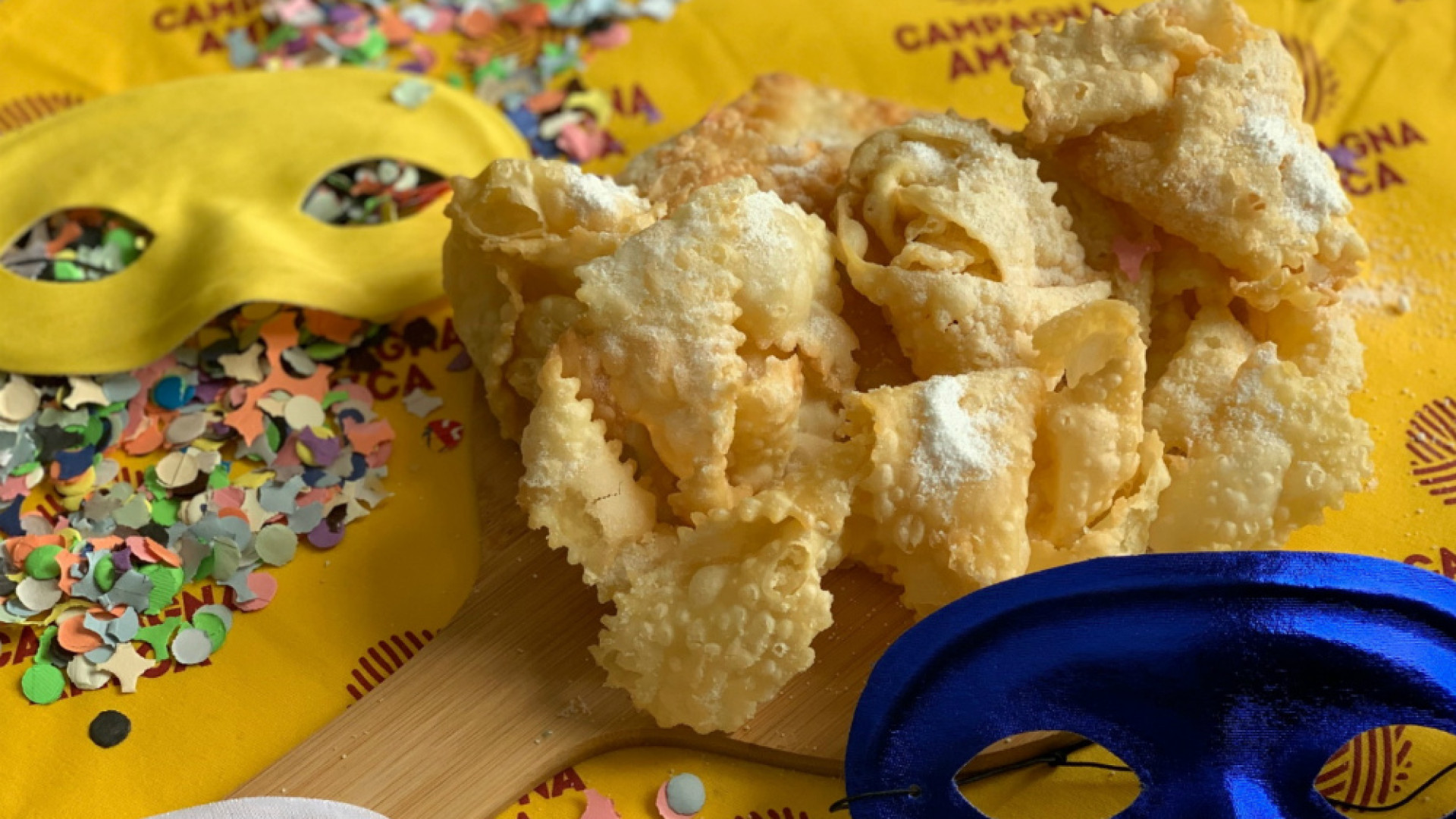 Immagine di Campagna Amica, i dolci di Carnevale presso il portico del Consorzio Agrario