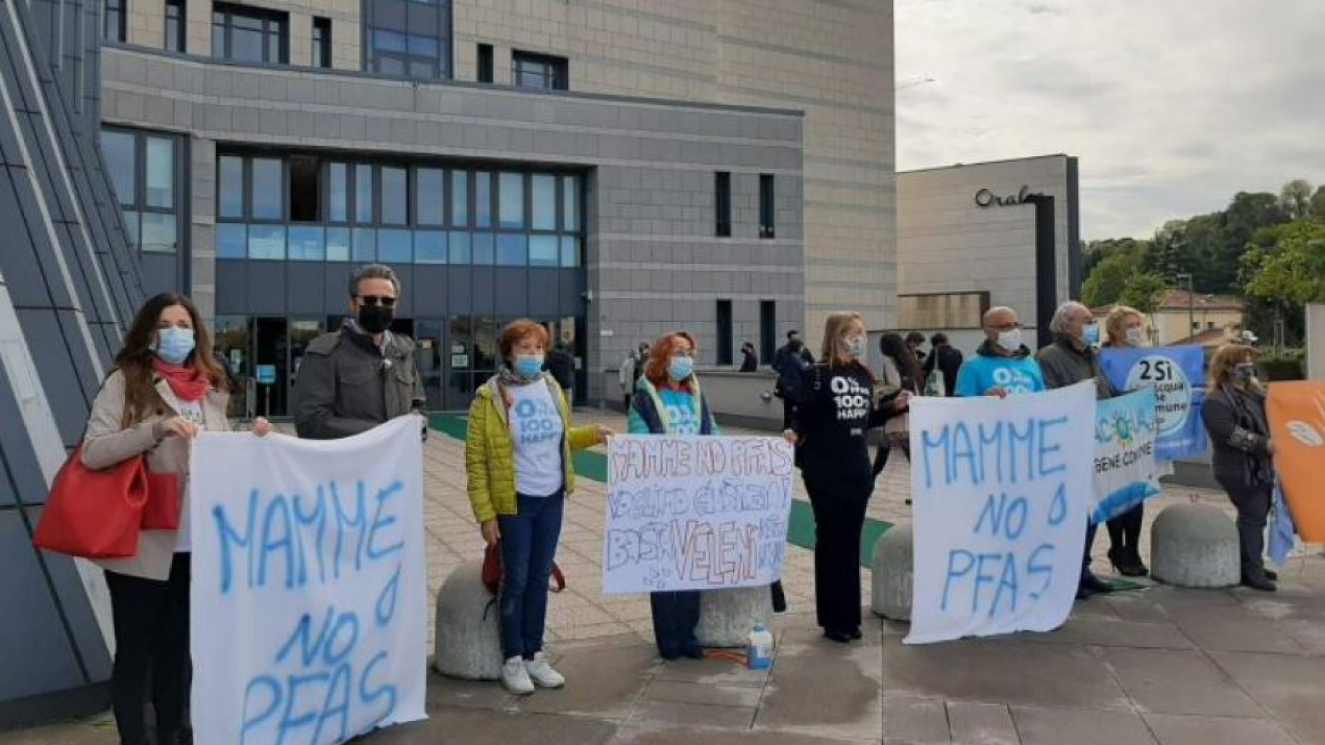 Immagine di Pfas, così i veleni raggiungono il feto. L'emergenza si allarga al Piemonte