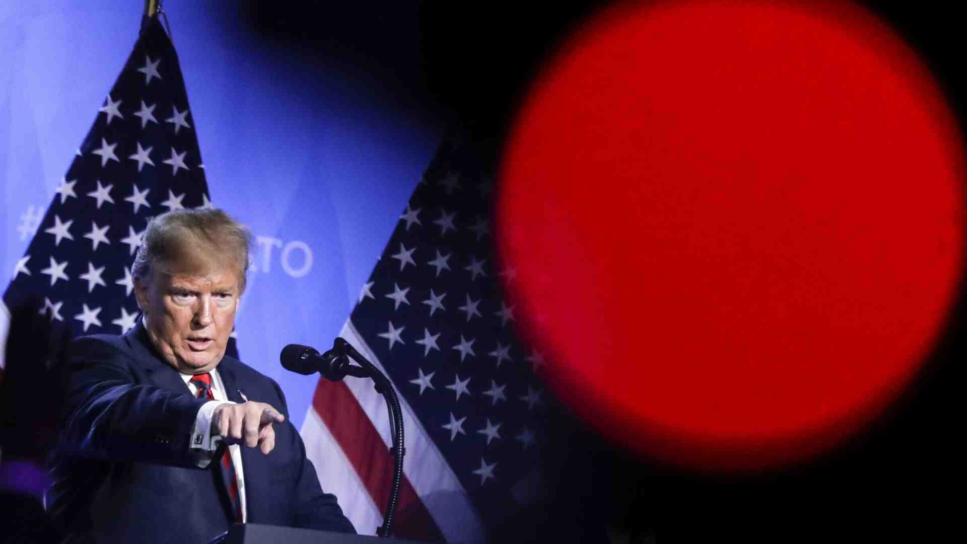 Immagine di Impariamo a proteggerci da tutto, anche da Trump