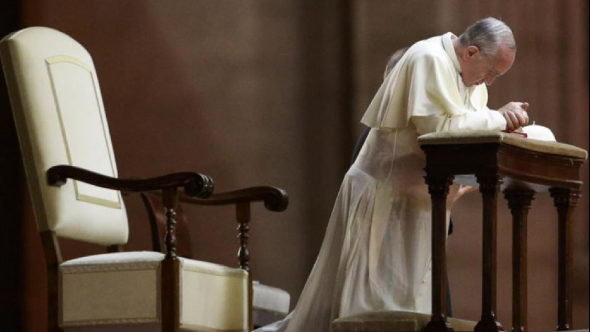 Immagine di Il Papa e quel «ricordatevi di pregare per me». Ma come si deve pregare?