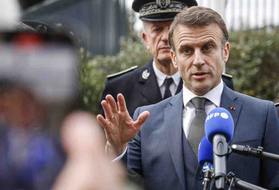 Macron contro l’ambiguità delle femministe su Hamas