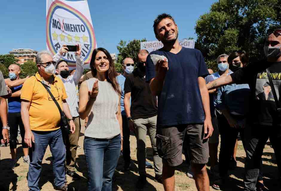 Virginia Raggi e Alessandro Di Battista (LaPresse)