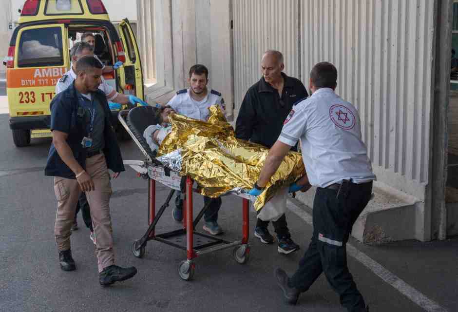 L'ospedale a Safed dopo i bombardamenti dal Libano (Foto LaPresse)&nbsp;<br />