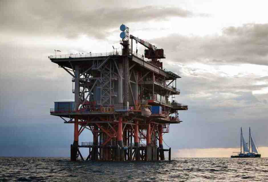 &nbsp;Piattaforme petrolifere - foto Ansa