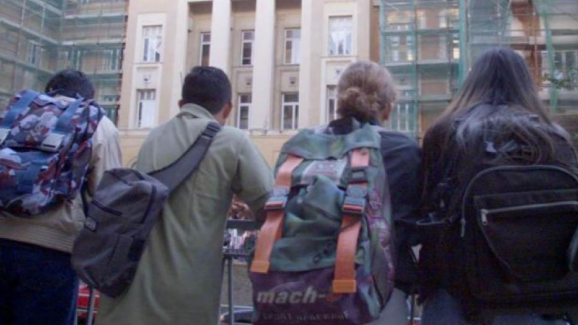 Immagine di Scuola, fondi anti-abbandono. «Napoli deve aiutare i ragazzi in fuga»