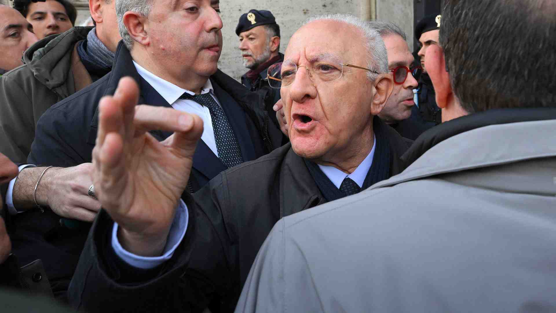 Immagine di No, la politica degli insulti no