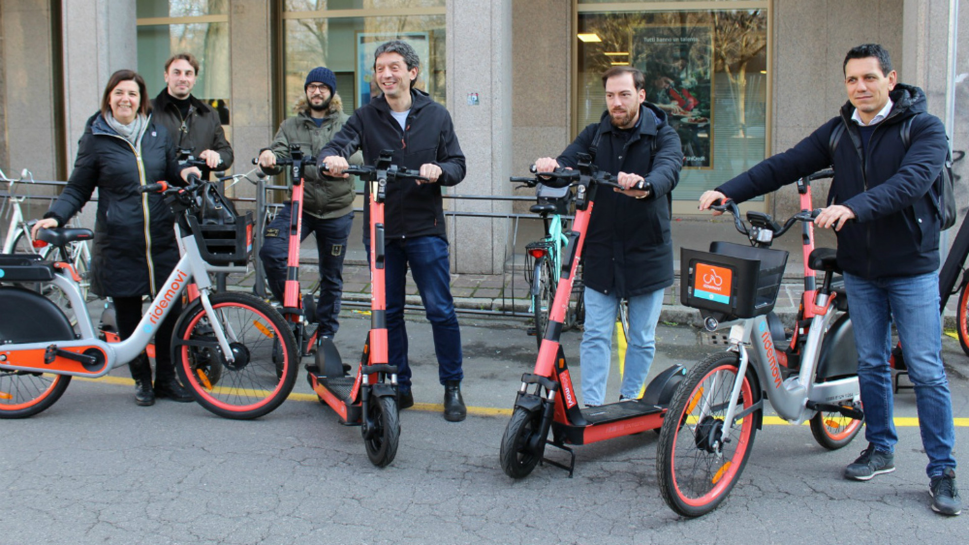 Immagine di In bici e monopattino. Il tour smart e sicuro