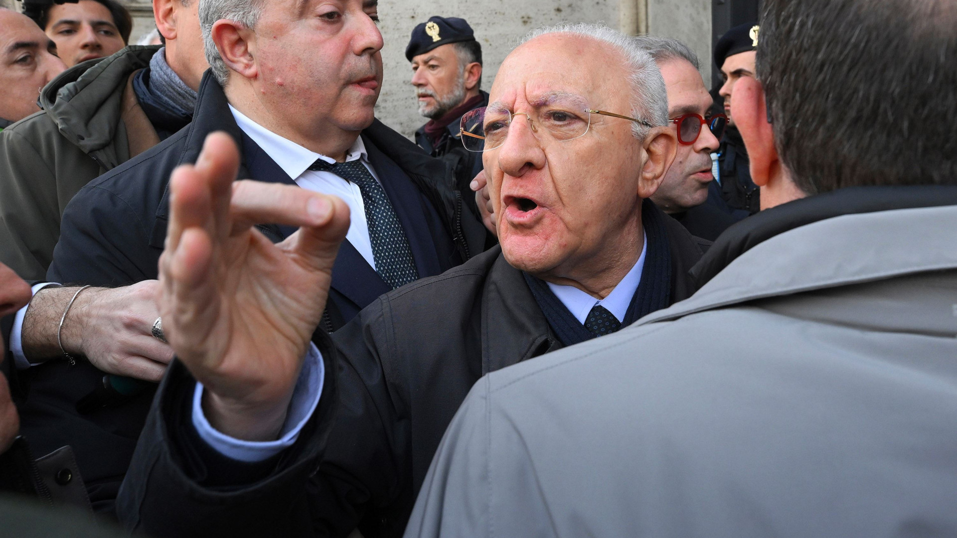 Immagine di No, la politica degli insulti no