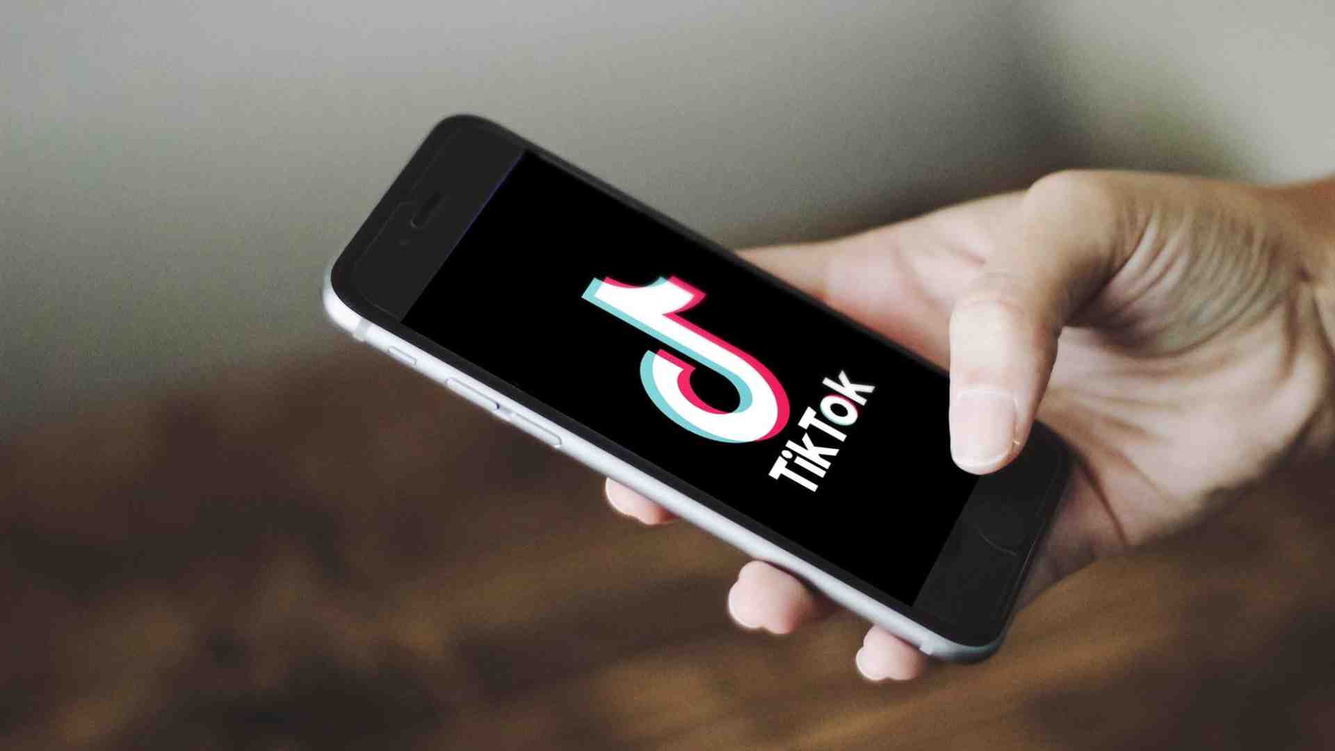 Immagine di L'Ue indaga su Tik Tok e prepara una multa per Apple