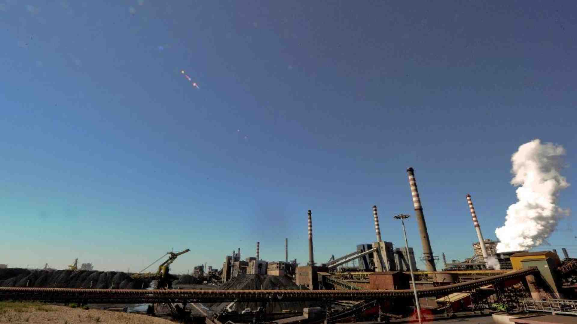 Immagine di Ex Ilva: è scontro tra soci. Oggi incontro tra governo e sindacati
