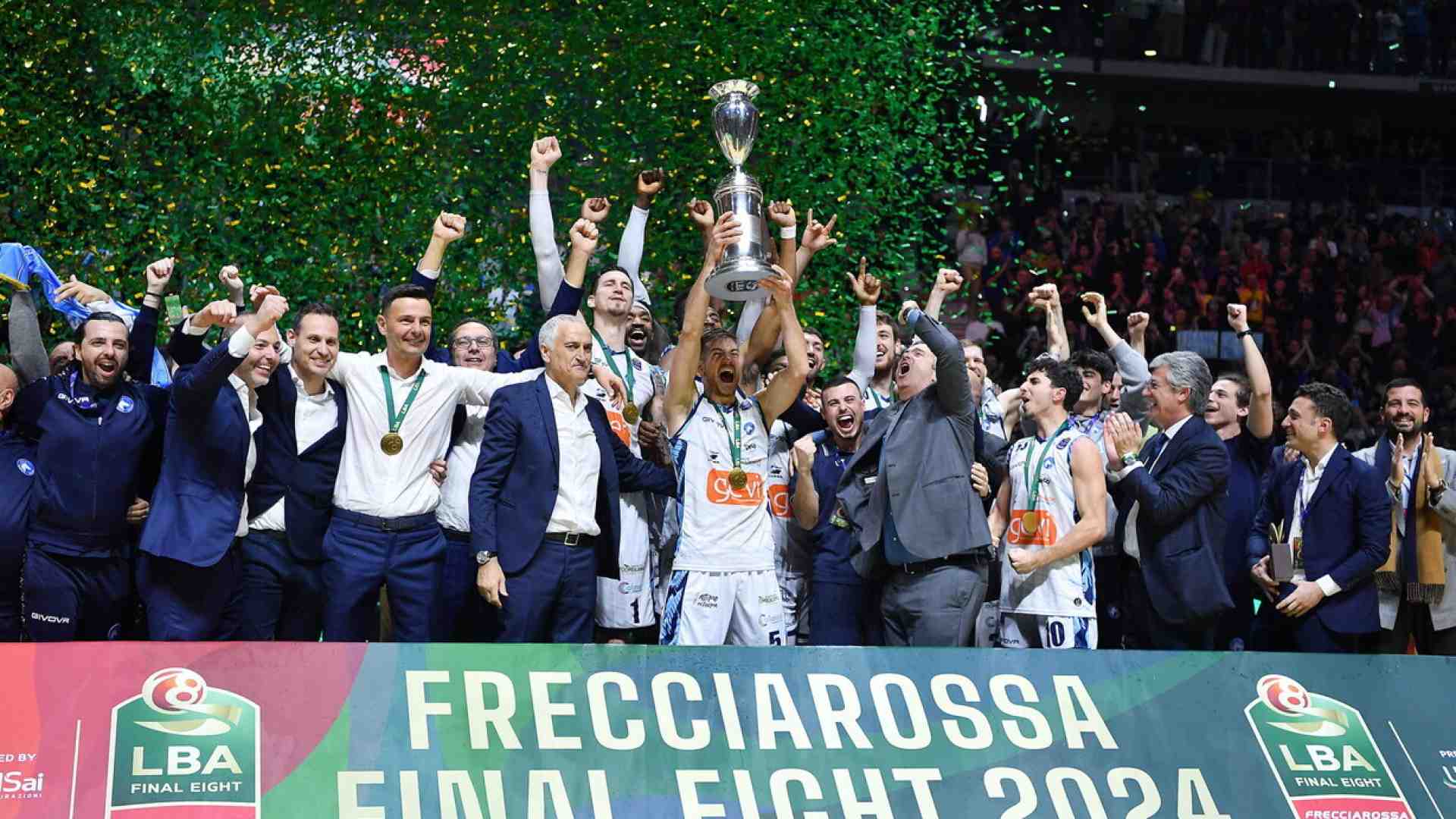 Immagine di La Coppa Italia di basket è diventata favola. Napoli vince la più incredibile delle finali