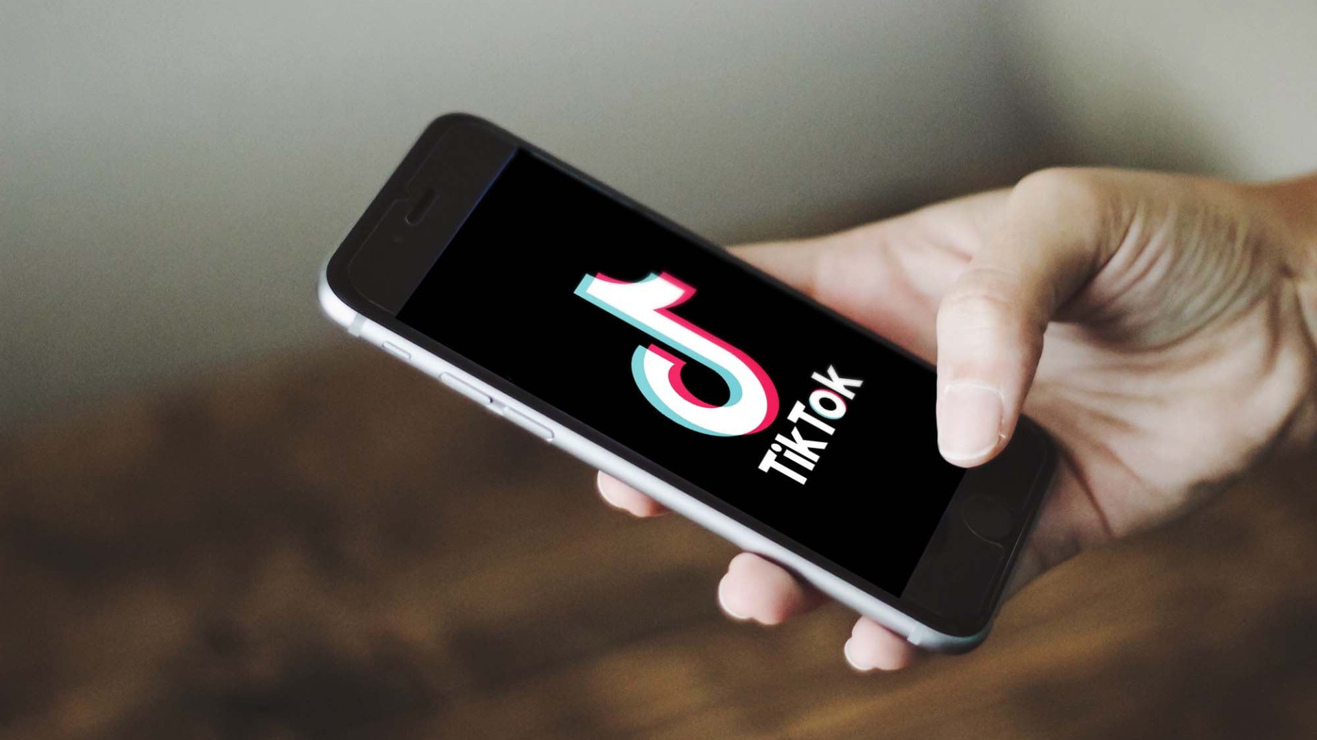 Immagine di L'Ue indaga su Tik Tok e prepara una multa per Apple