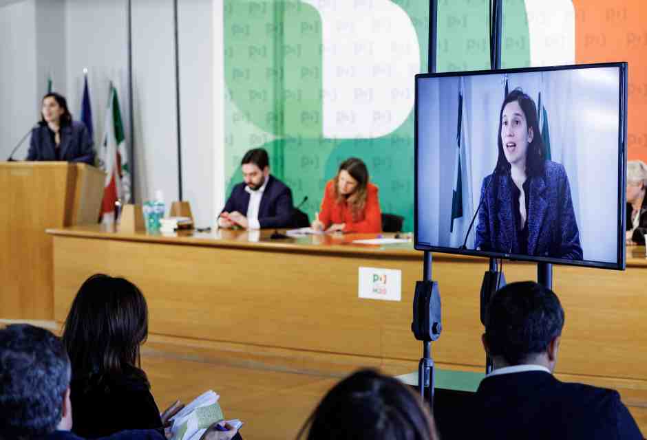 In direzione Pd Schlein decide di non decidere sul terzo mandato. E mette su un tavolo