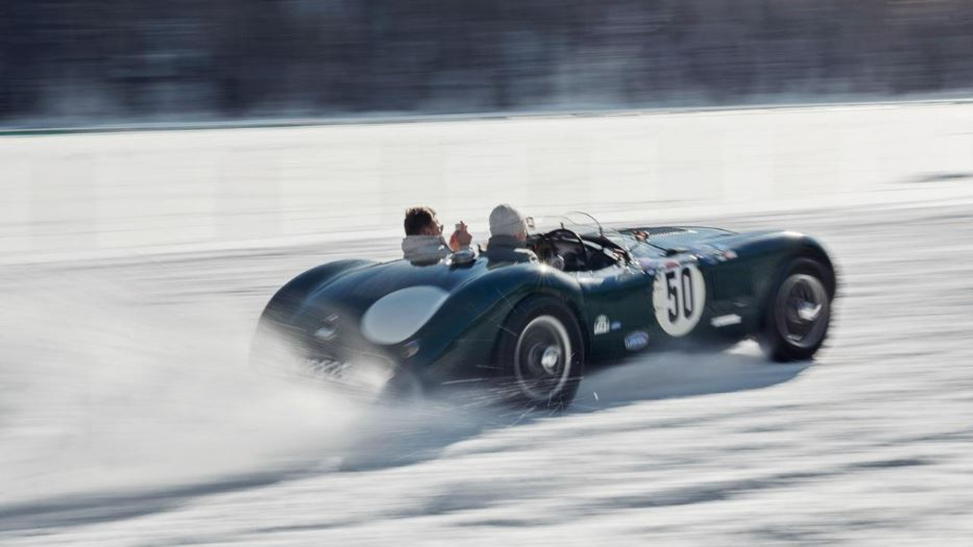 Immagine di Sul lago ghiacciato sfilano le auto più eleganti del mondo